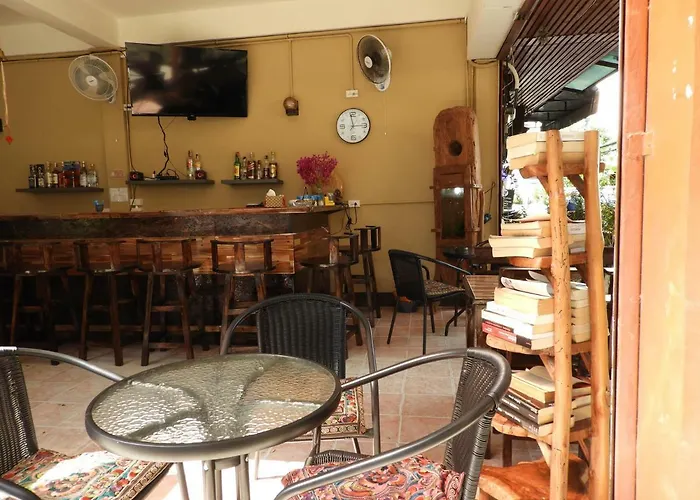P\'Lyn House