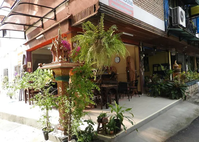 P\'Lyn House
